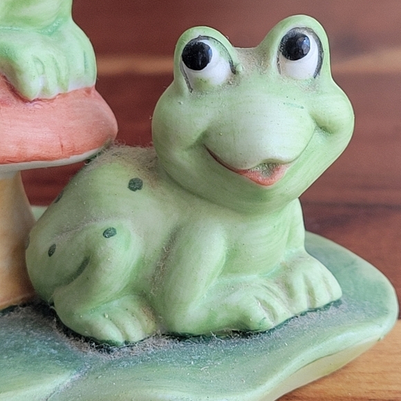 Vintage Lefton Hand Painted Miniature Frogs Figurine Mushroom Original Sticker - Picture 6 of 9
